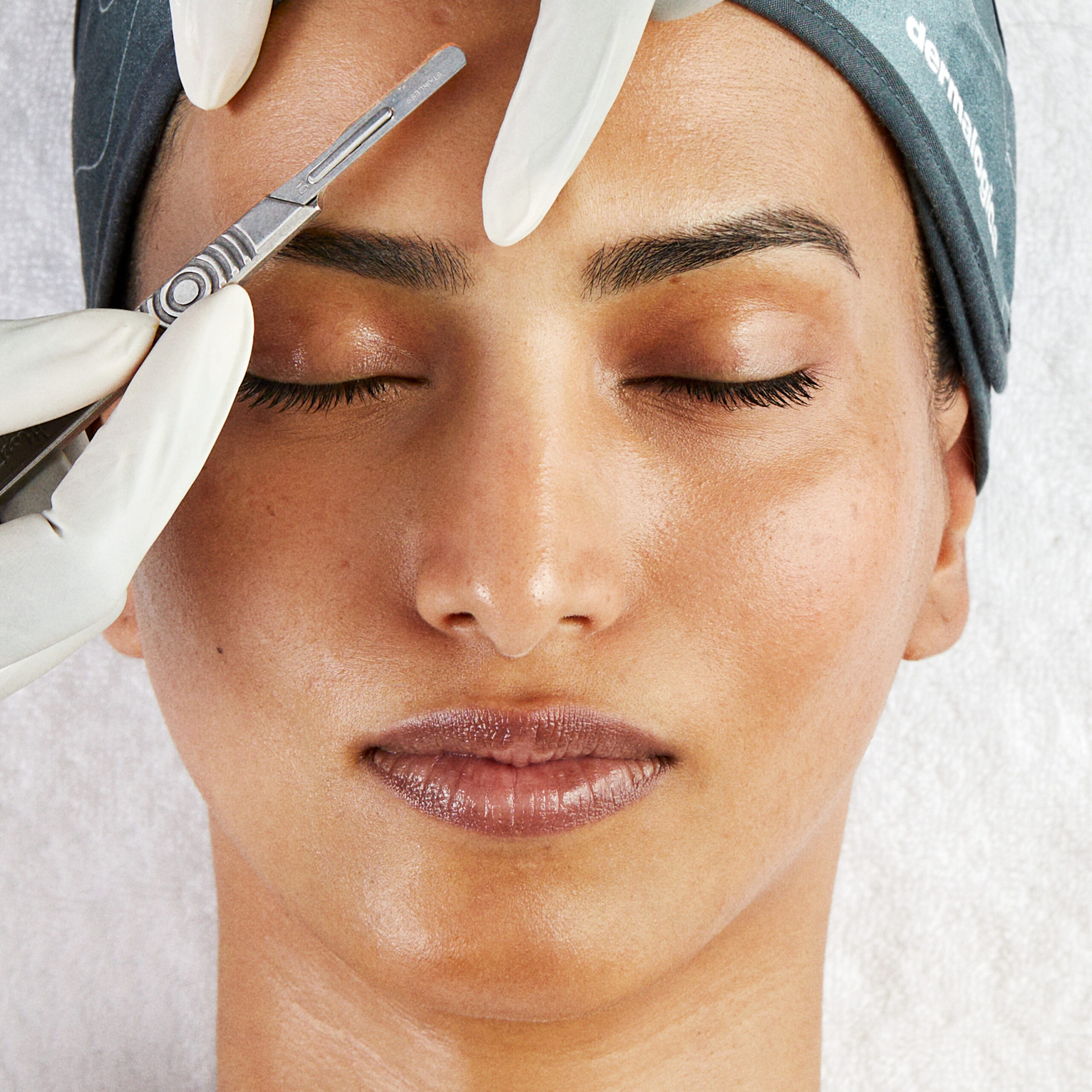 1x1 Dermaplaning Model 5 scaled