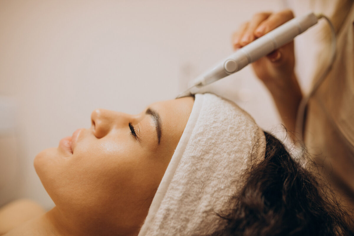 woman cosmetologist making beauty procedures